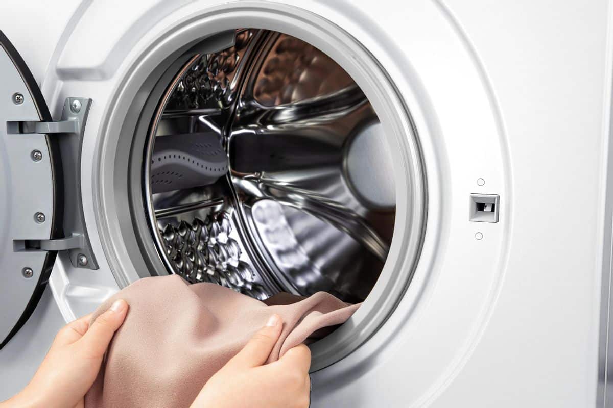 Inžinier-chemik: „Hydrogénuhličitan sodný a ocot nie sú vhodné na čistenie práčky...“