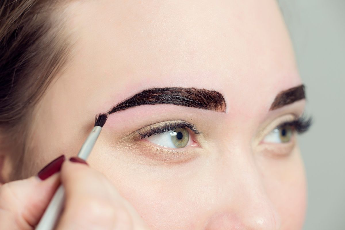 Domáci spôsob na ztmavenie obočia