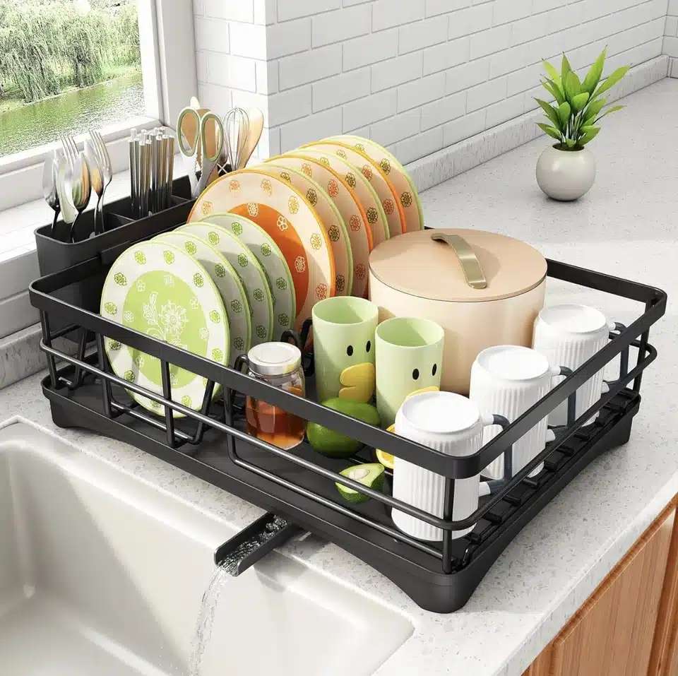 Zbohom, tradičná sušička riadu: nová alternatíva pre rok 2026, ktorá uvoľňuje priestor a pomáha organizovať kuchynský priestor.