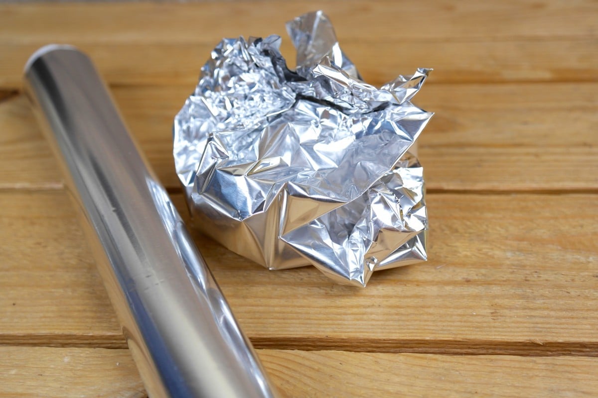 Prečo použitie hliníkových guličiek v práčke zabraňuje poškodeniu odevov