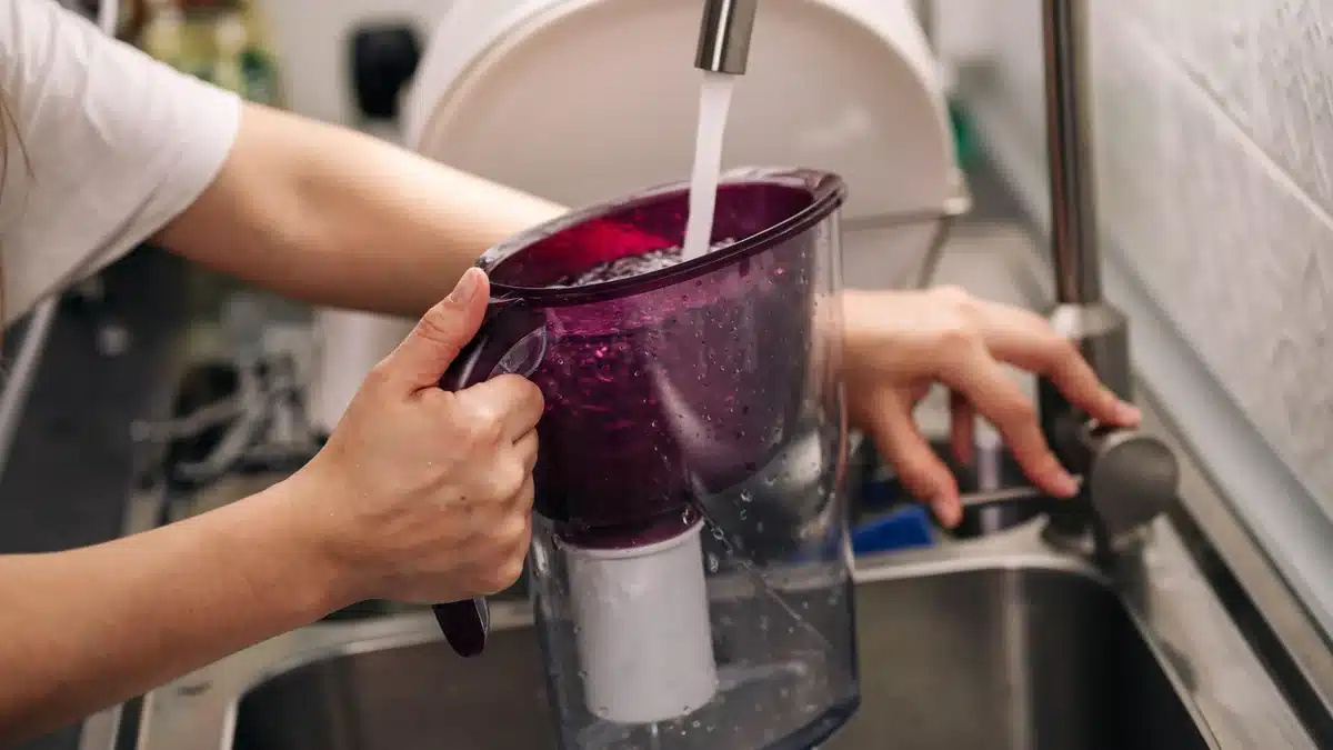 Dajú sa kanvice s filtrovanou vodou používať na zdravé stravovanie? Odborník vyjadruje pochybnosti.