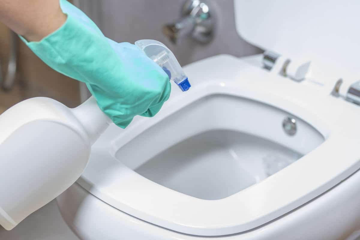 Prečo je potrebné naliať ocot do záchodu
