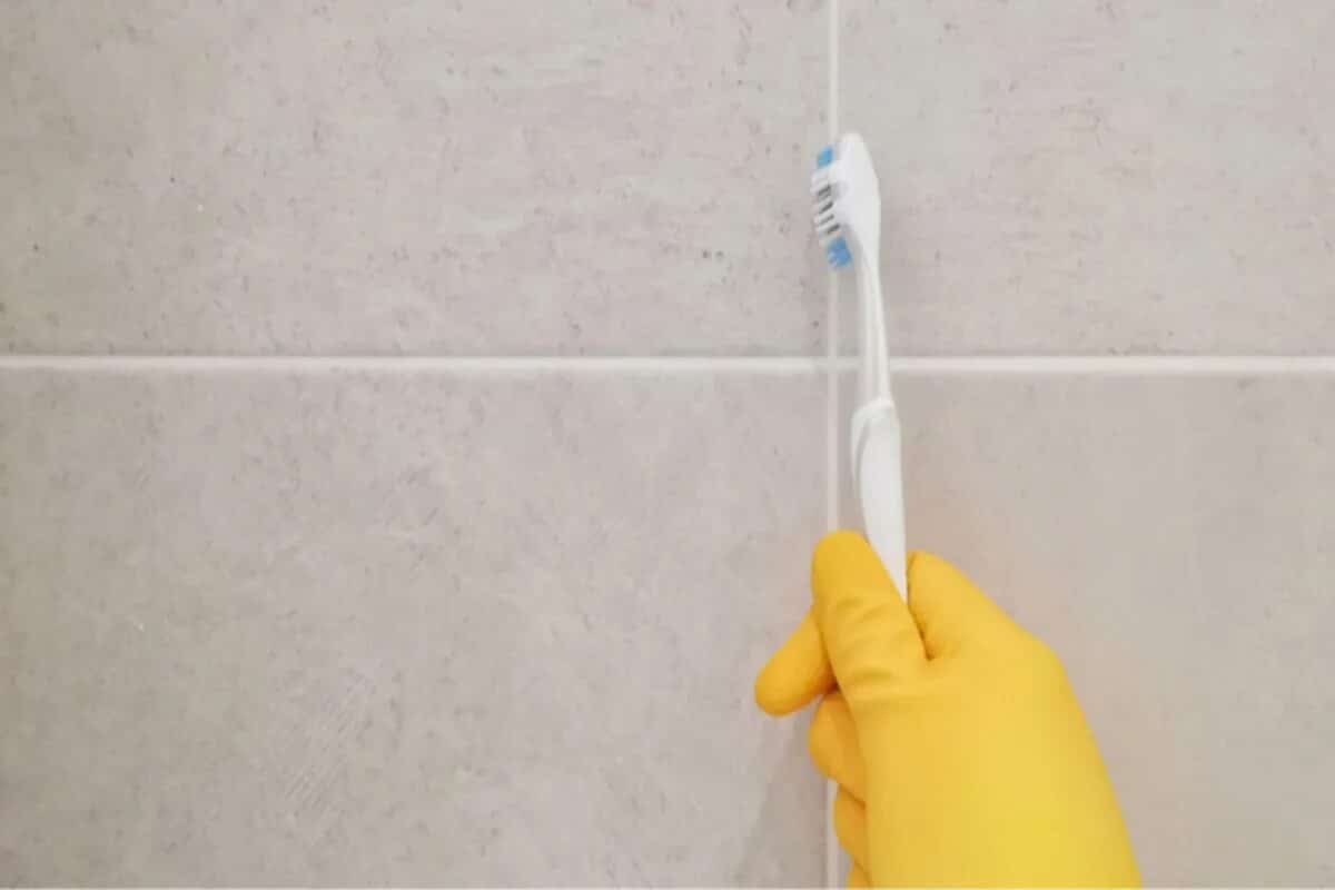 Ako efektívne osviežiť škáry medzi dlaždicami