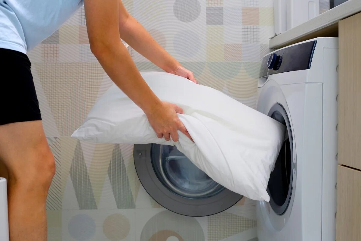 Vložte tenisovú loptičku s vankúšmi do práčky: načo je to potrebné a prečo sa to odporúča robiť