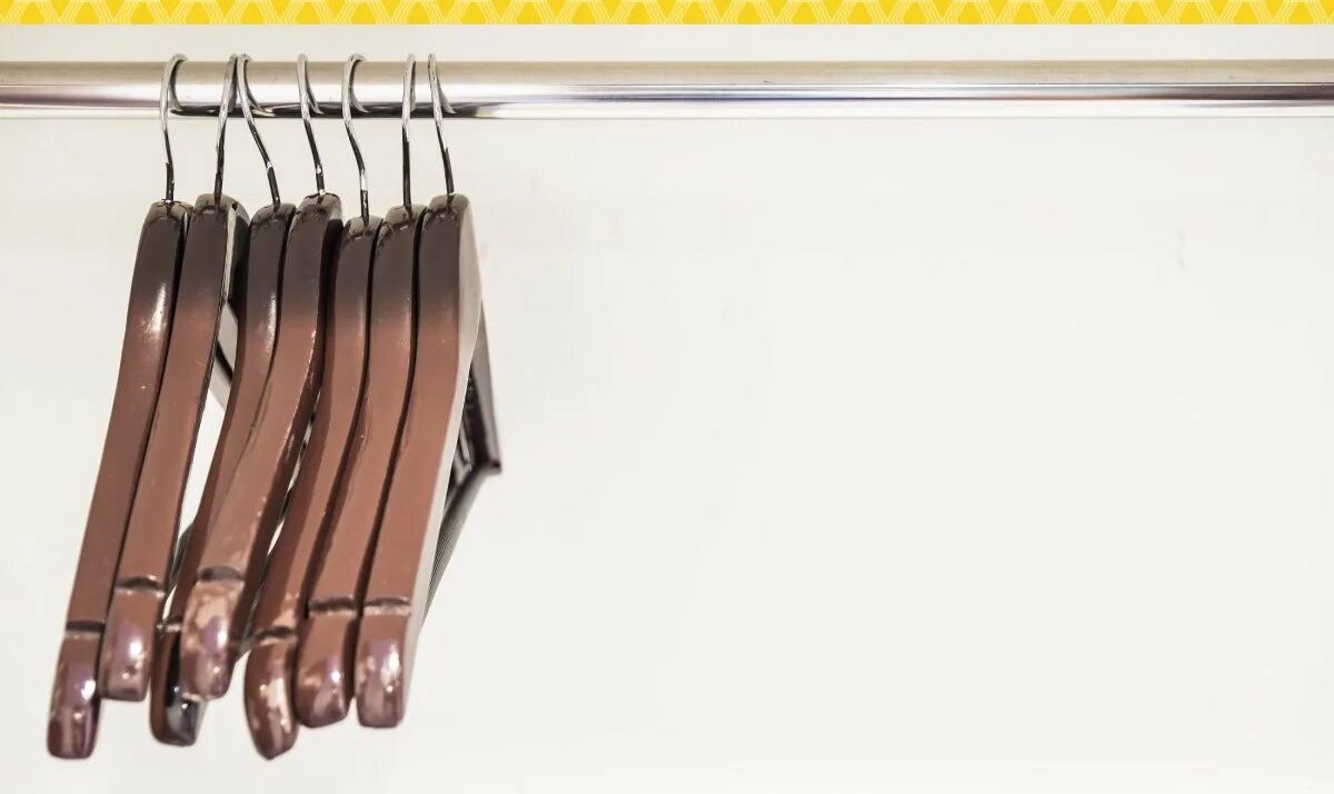 Málokto vie, na čo slúžia zárezy na vešiakoch