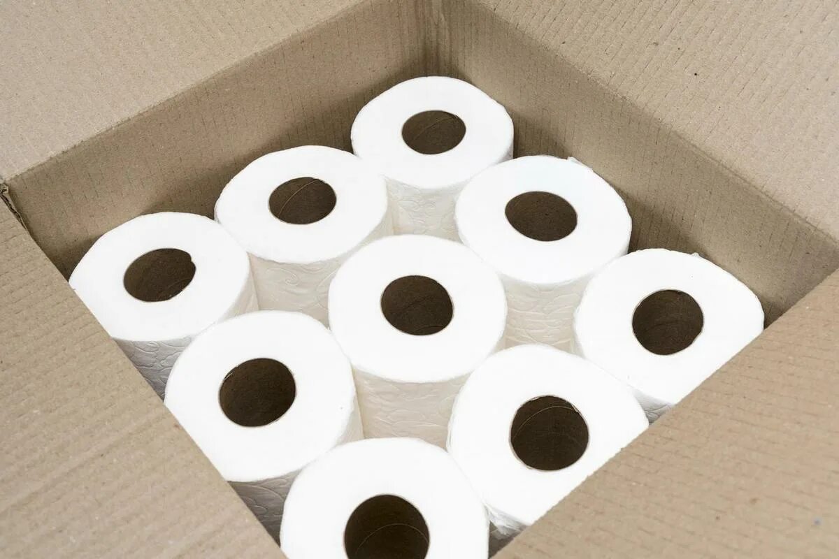 Skúste priložiť rolku toaletného papiera k „okennému rámu“... prečo som nevedel o tejto skvelej veci