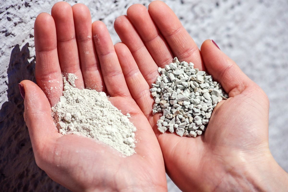 Zabraňuje vyplavovaniu minerálov z pôdy, stimuluje kvitnutie a plodenie. Záhradníci ho začínajú spoznávať