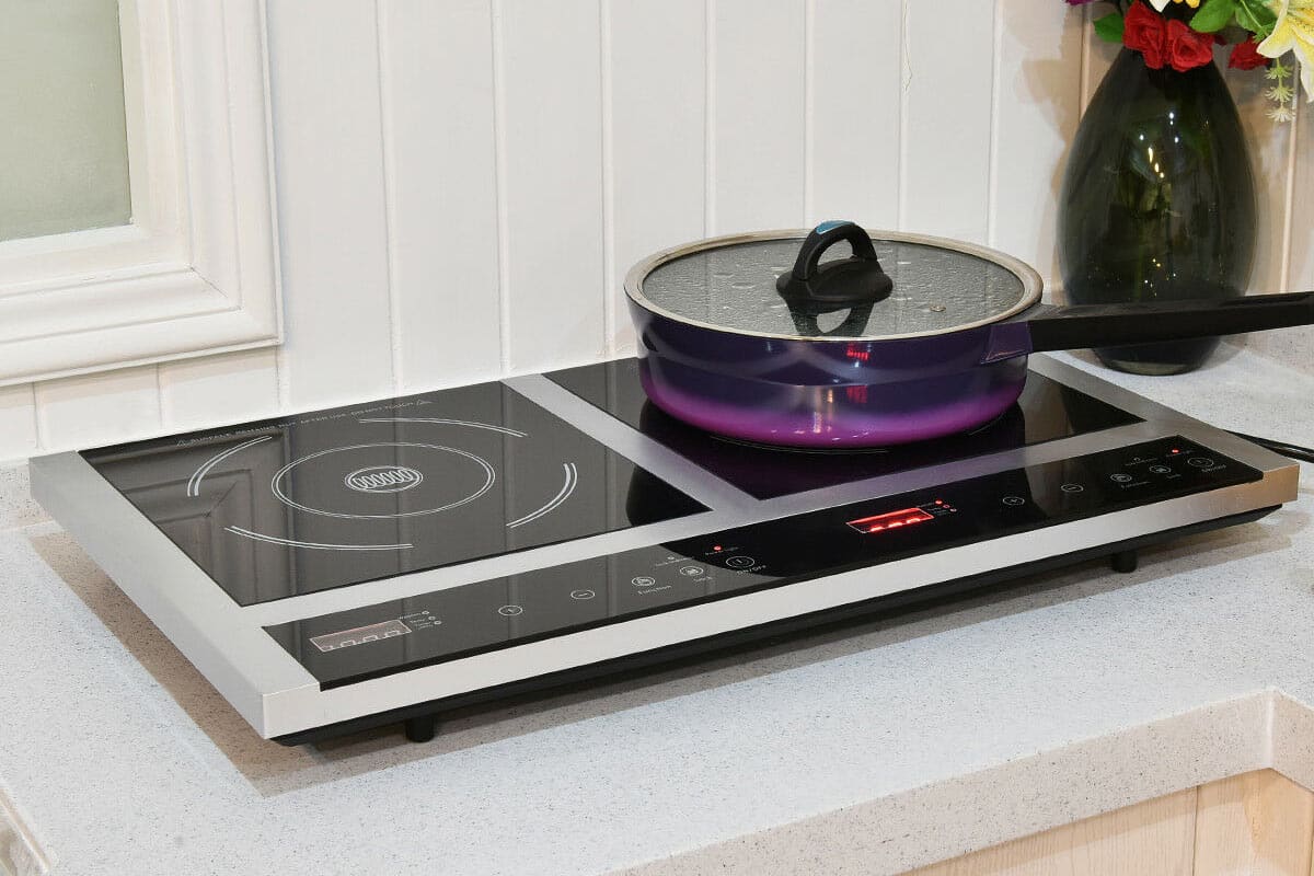 Koniec indukčných varných dosiek: v roku 2026 táto inovácia spôsobí revolúciu vo všetkých kuchyniach.