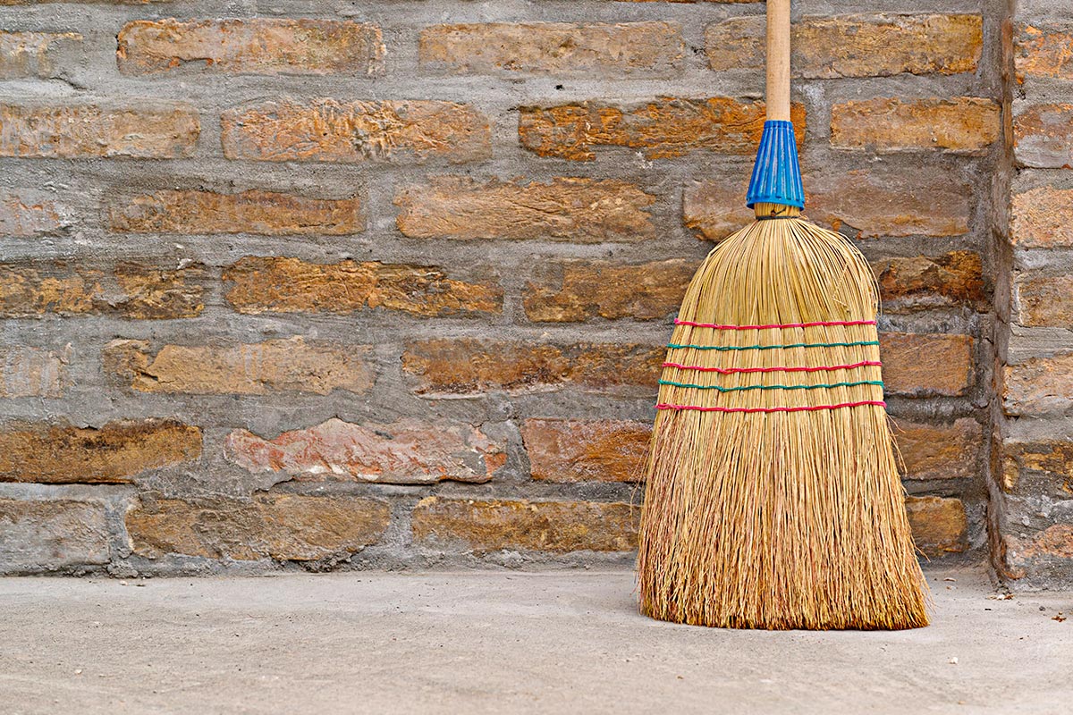 Prečo postriekať metlu citrónovou šťavou: aké sú výhody?