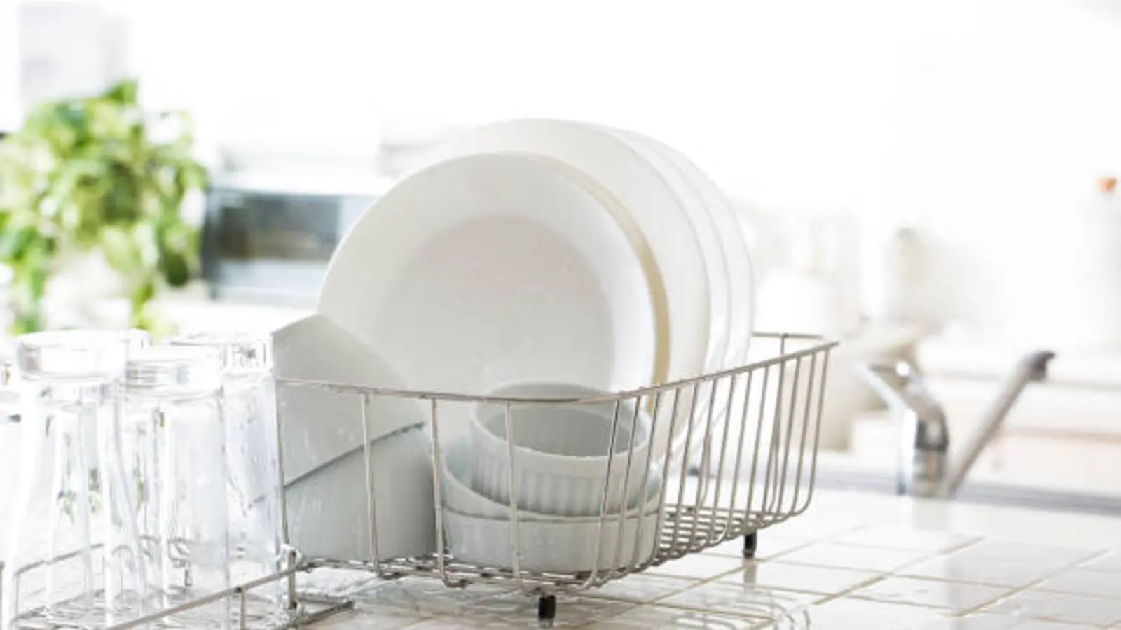 Zbohom, tradičná sušička riadu: nová alternatíva pre rok 2026, ktorá uvoľňuje priestor a pomáha organizovať kuchynský priestor.