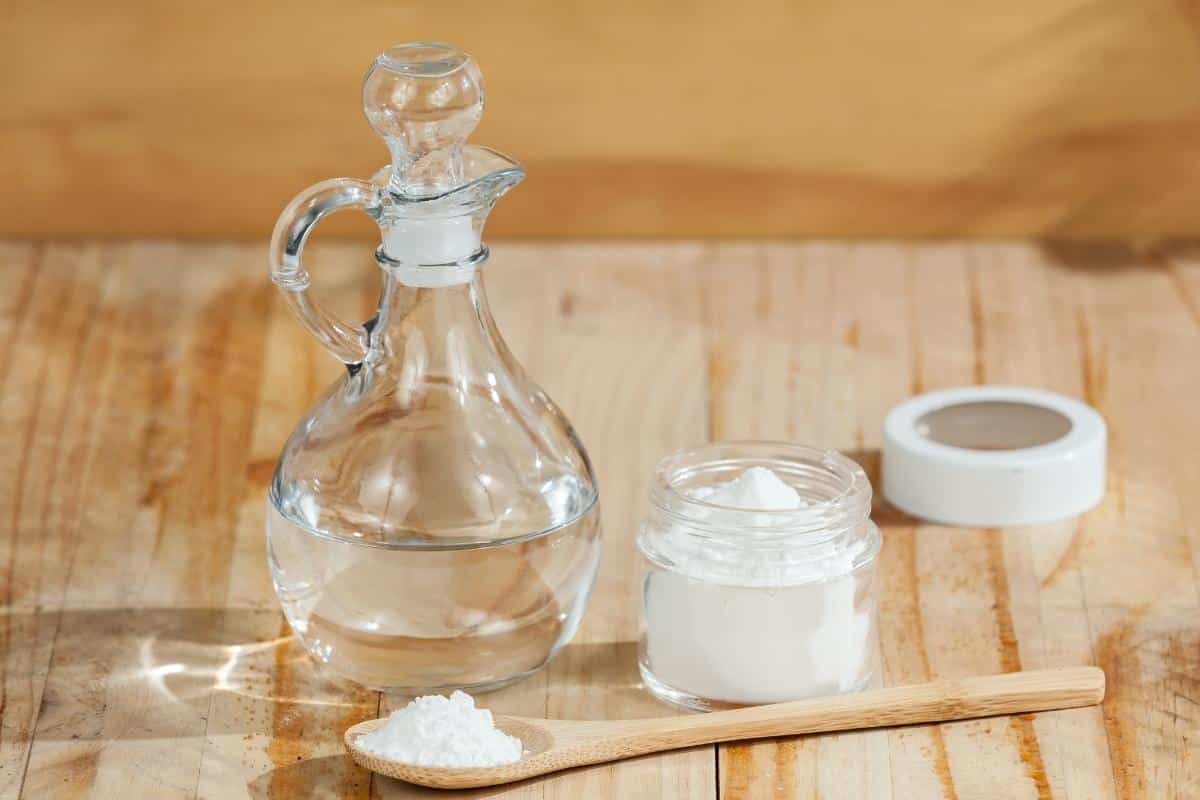 Prečo sa odporúča umývať kľúče od domu bielym octom?