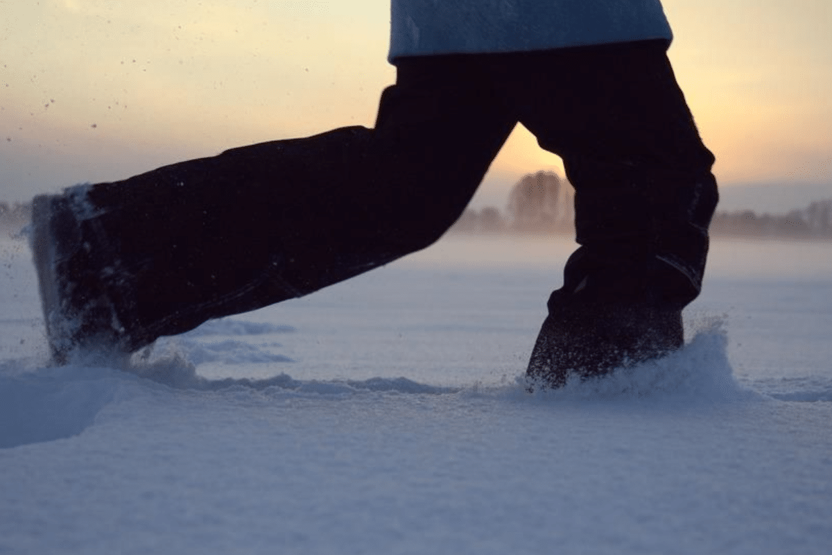 Ako zahriať nohy bez hrubých ponožiek alebo špeciálnej obuvi