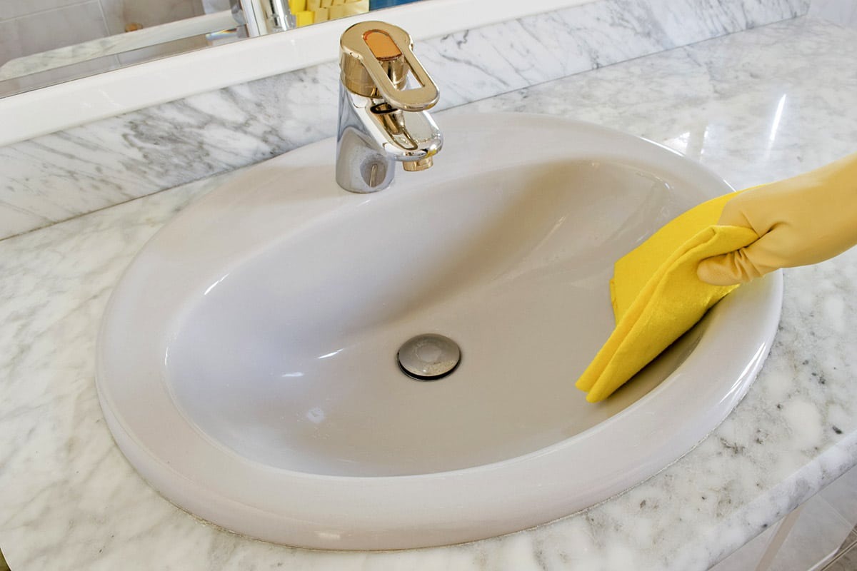 Vaša práca je zbytočná: tento domáci čistiaci krém dodá lesk umývadlu a vani bez použitia chemických prostriedkov