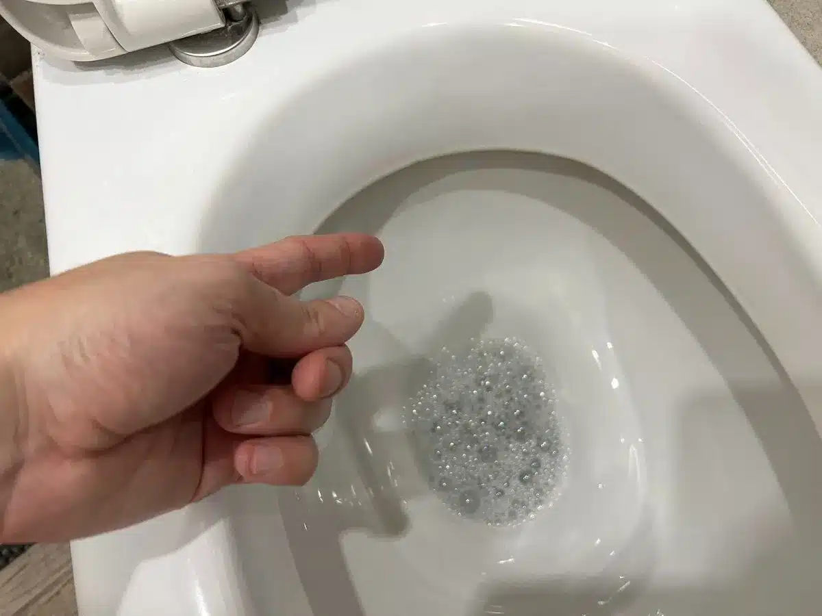 Vhoďte tri lyžice do záchoda – za 10 minút zabudnete na usadeniny a žltnutie: čistotu a sviežosť.