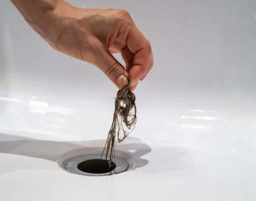 Jednoduché a efektívne riešenia problému nepríjemných pachov v kúpeľni. Ako postupovať?