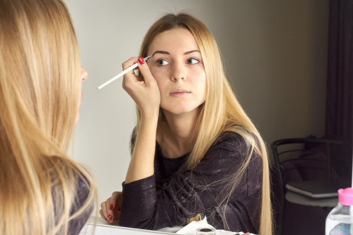 Ako vybrať správny tvar obočia pre váš typ tváre