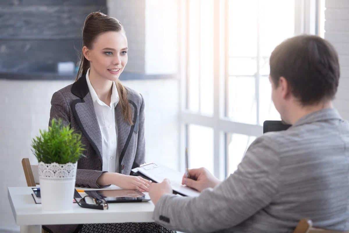 Odborník na reč tela: „Tento gest nikdy nerobte počas pracovného pohovoru.“