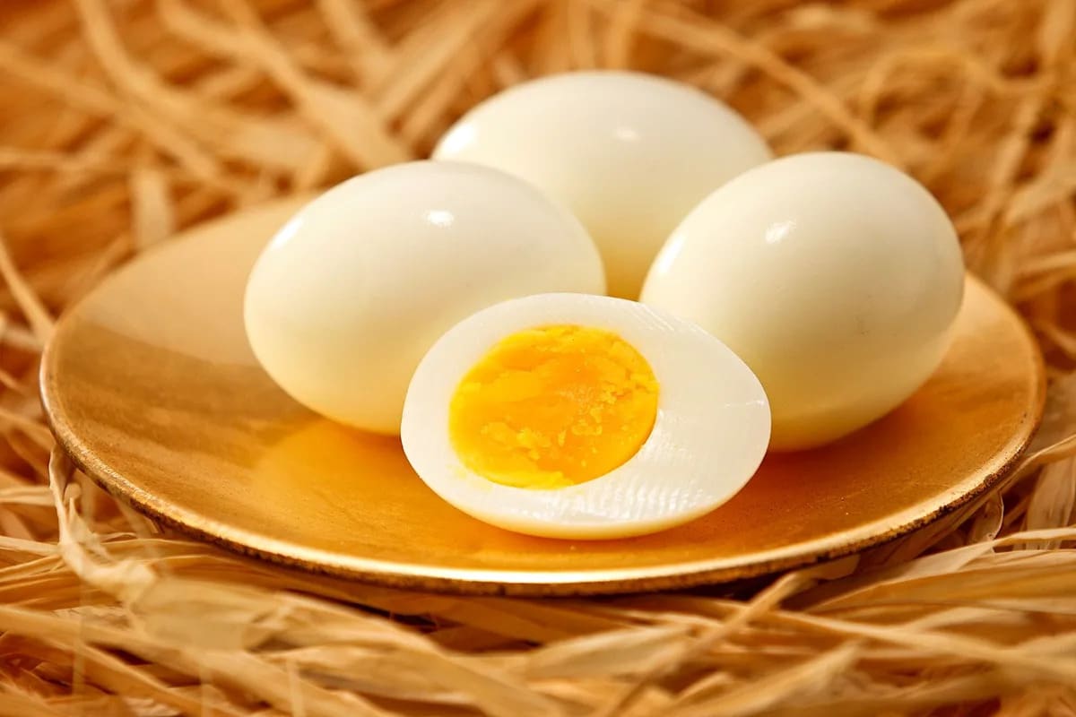 Kde je viac bielkovín: v bielku alebo vo žĺtku? Váš mozog vám dá nesprávnu odpoveď.