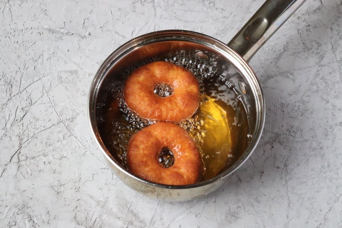 Čo robiť s olejom po vyprážaní? Mastný štvrtok a chyba, ktorá poškodzuje vaše potrubia.