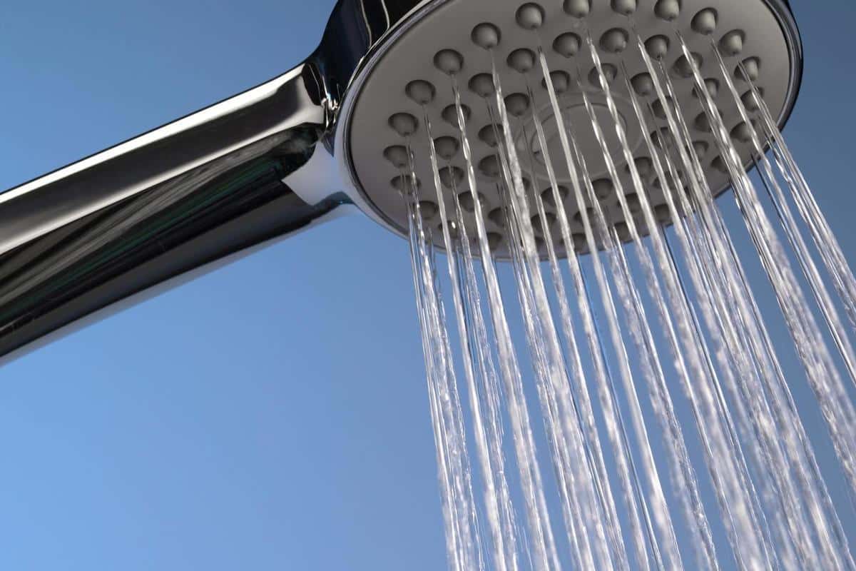 Zmiešam ho a nanesiem na kameň v sprche. Šumivé bublinky ho rozpustia za 30 minút.