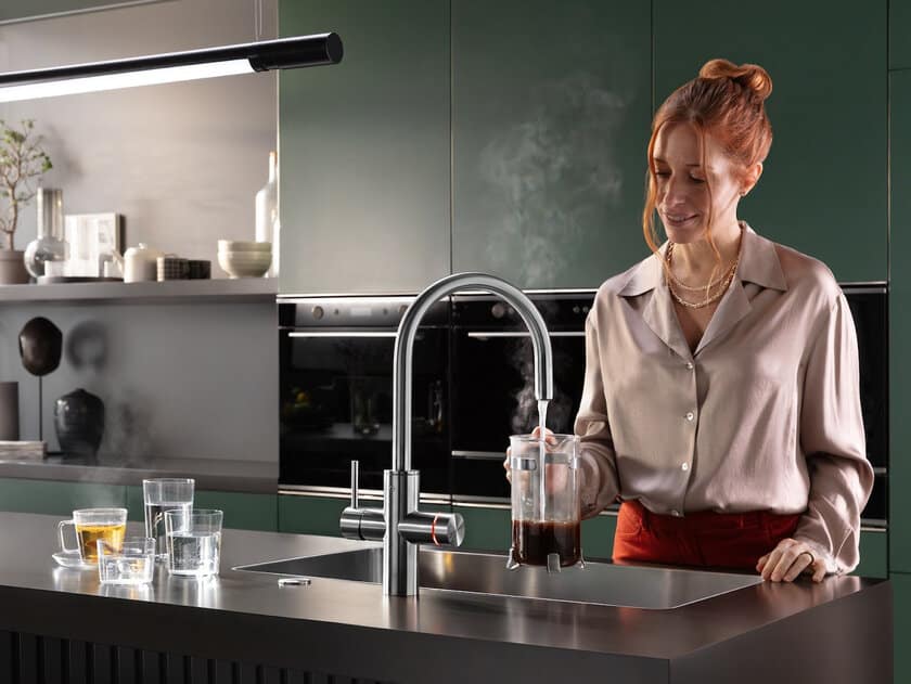 Slováci masovo odmietajú čajníky. V kuchyniach sa objavil nový štandard.