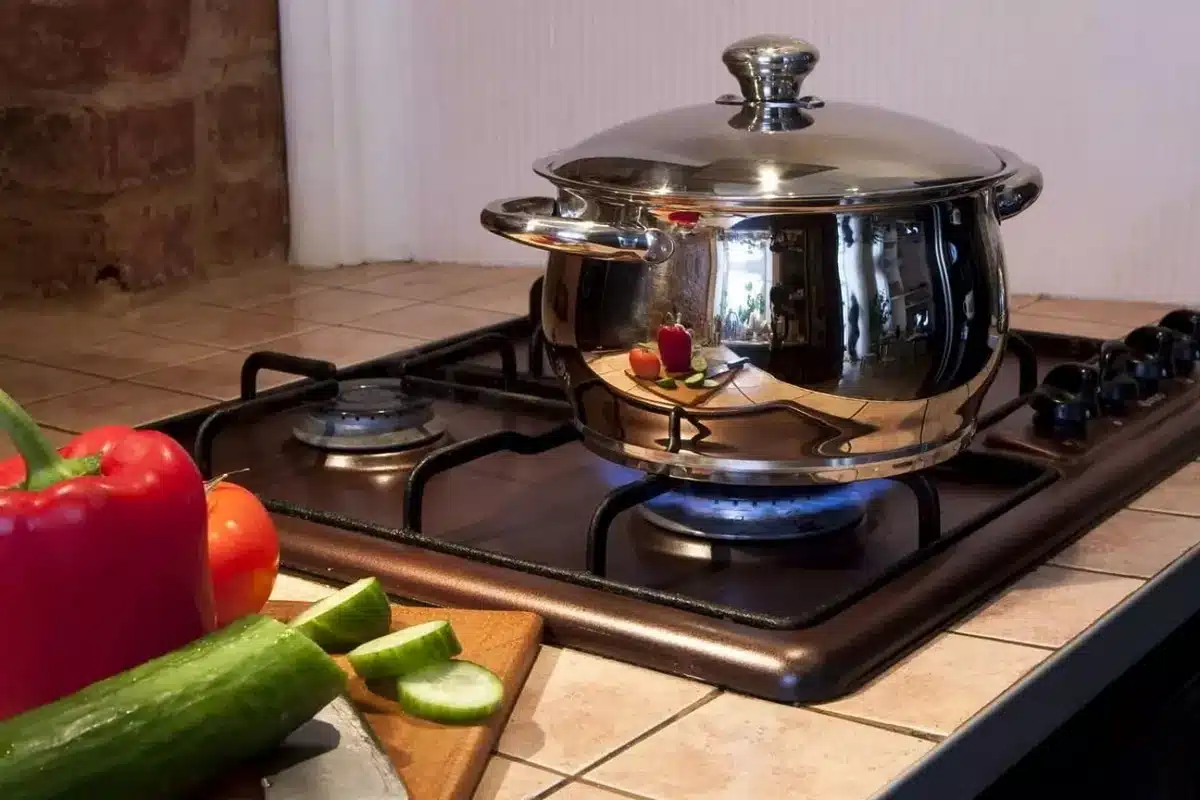 Je čas rozlúčiť sa s indukčnými varnými doskami? Tu sú dôvody, prečo čoraz viac ľudí hovorí „nie“.