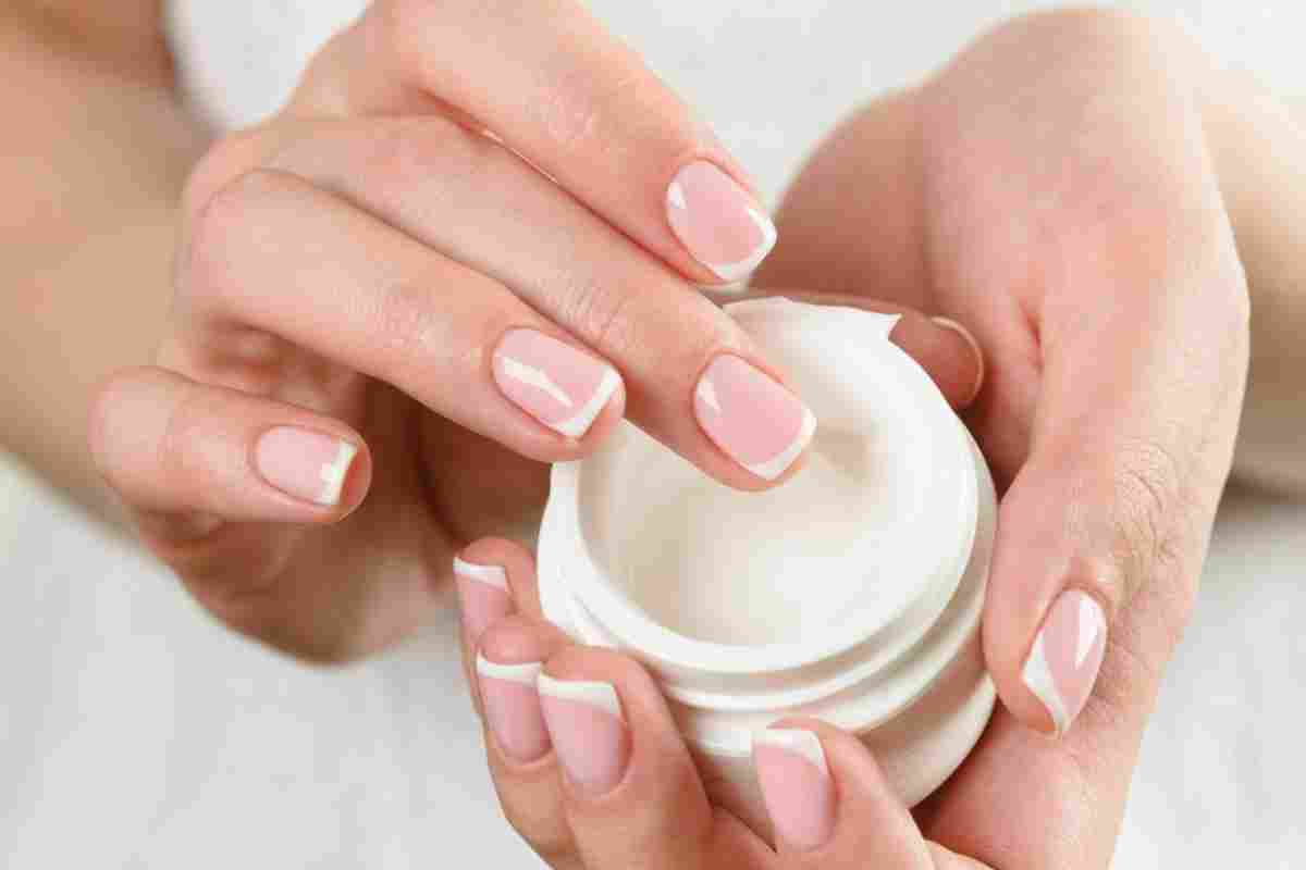 Tento zázračný lak na nechty je lepší ako gélový (a lacnejší).