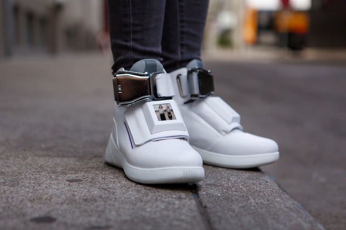 Vytvárajú futuristickú obuv, ktorá môže zabrániť pádom u starších ľudí.