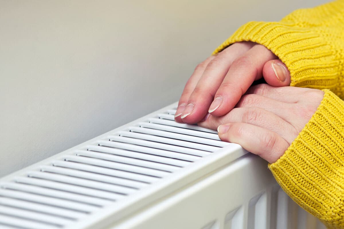 Vezmite ho z kuchyne a umiestnite za radiátor. V byte bude hneď teplejšie.