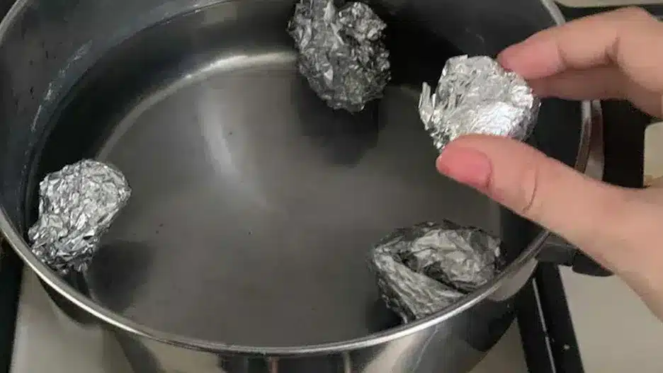 Zavarte vodu a pridajte tieto malé guličky. Výsledok vás ohromí.