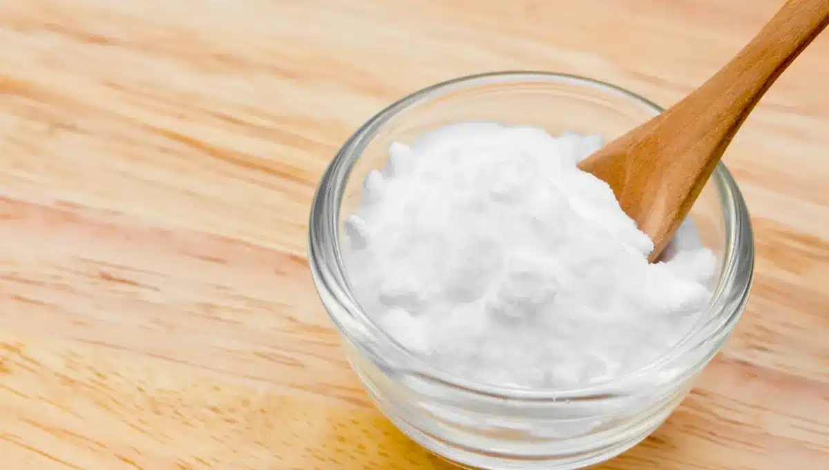 Miešanie sódy bikarbóny s lojom: prečo sa odporúča a na čo sa používa.