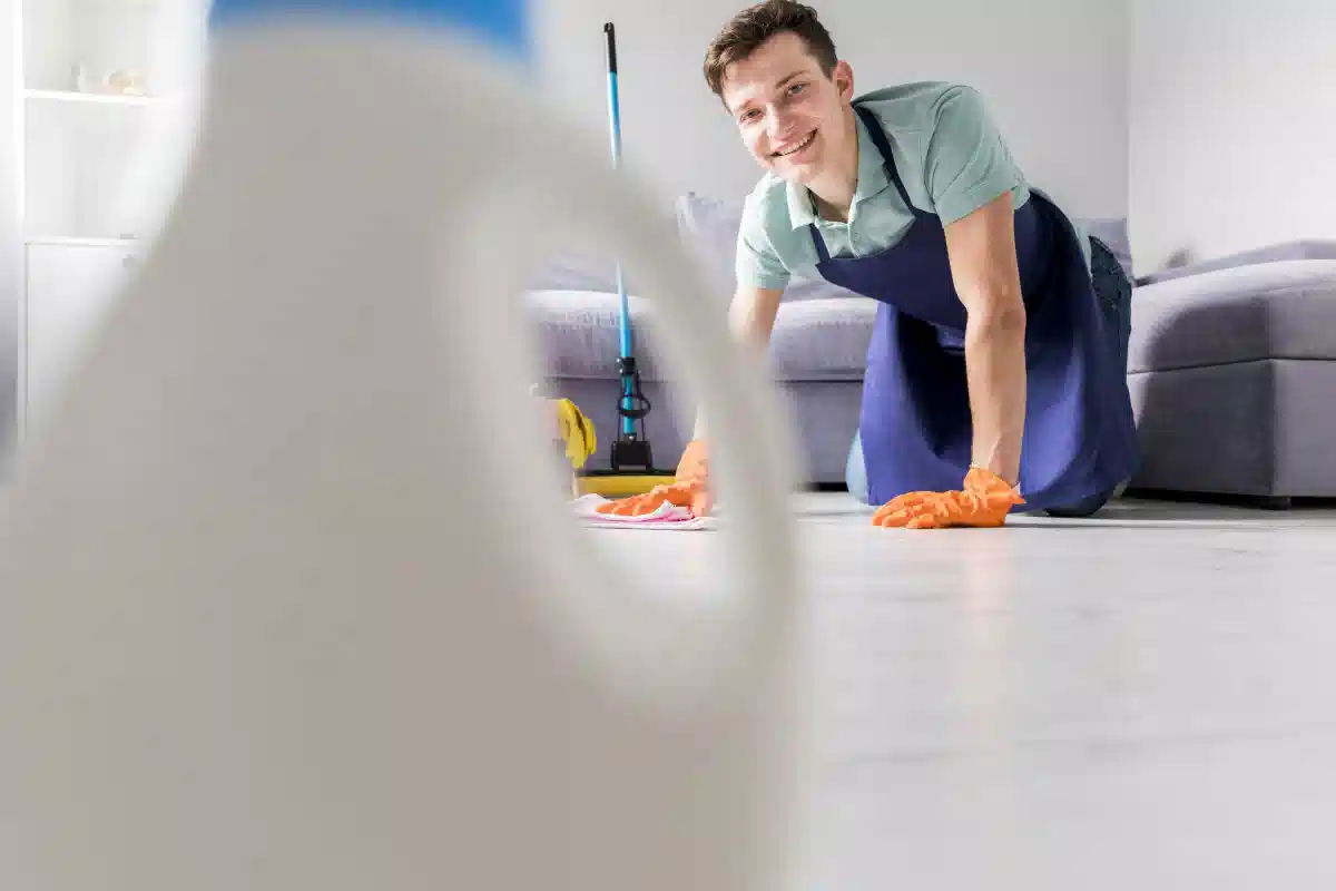 Čím viac ľudí je v dome, tým viac upratovania. Jednoduché vzťahy vždy fungujú.