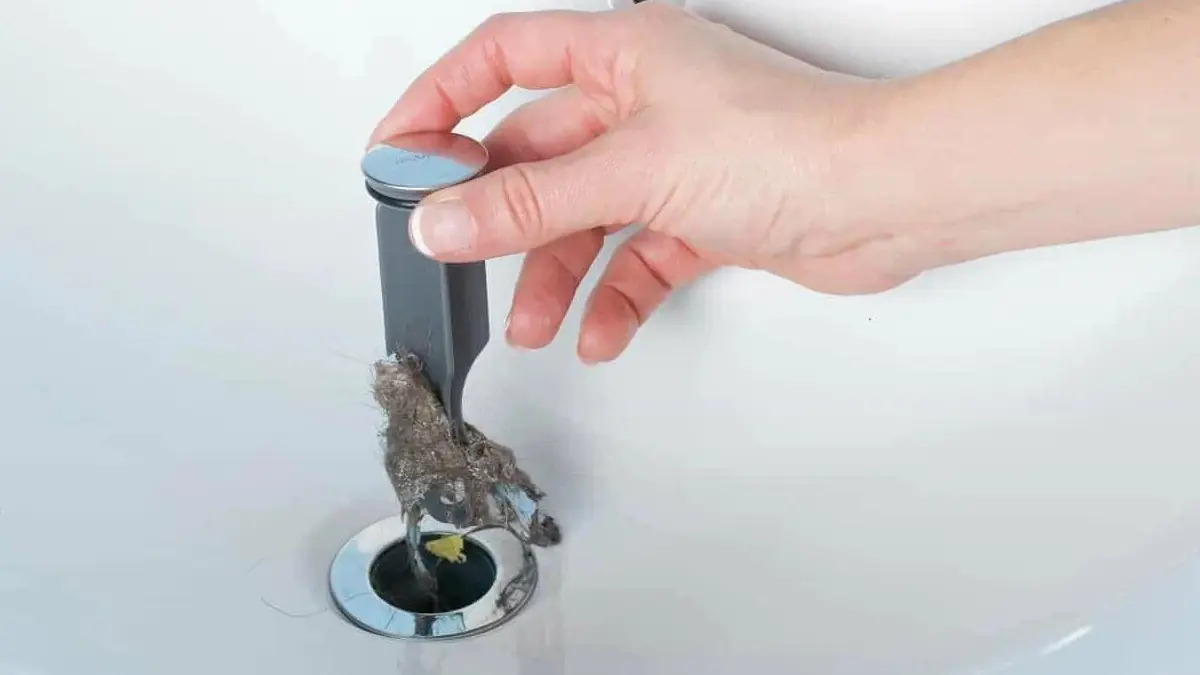 Ako rýchlo vyčistiť odtok v kúpeľni: 4 účinné spôsoby