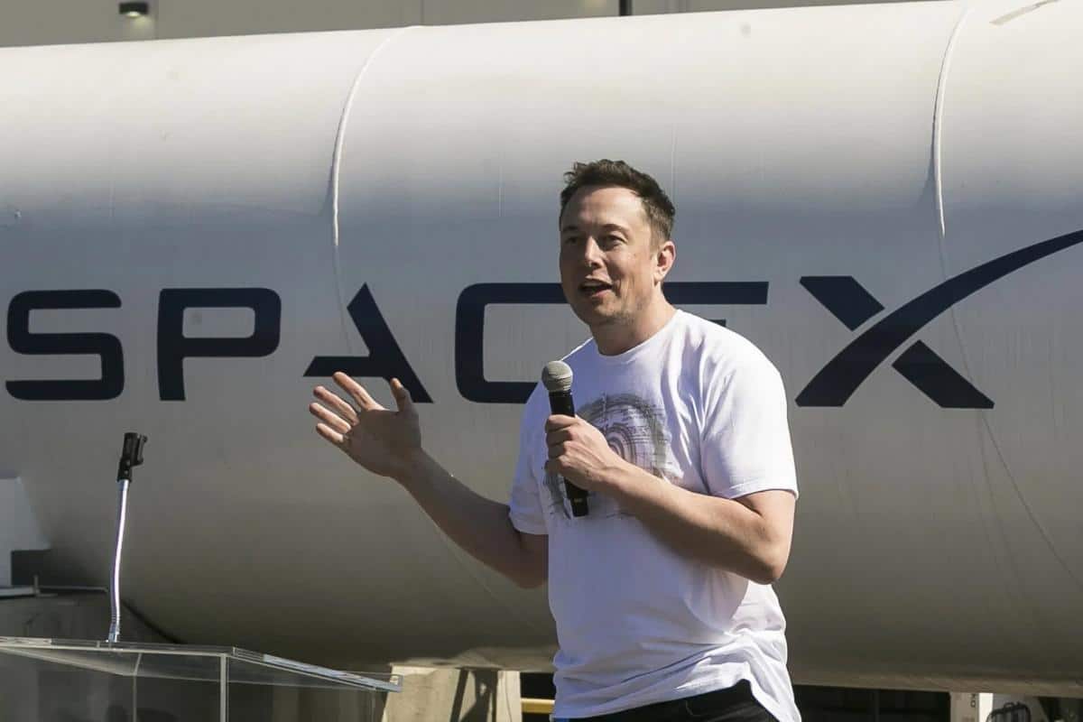 Musk má nové problémy: jeho zamestnanci nechcú odísť do „technologického kláštora“ po megafúzii SpaceX a xAI.