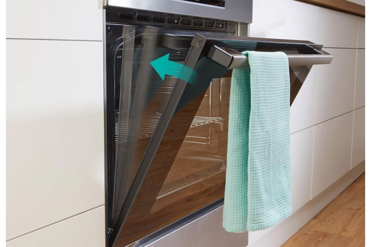 Rozlúčte sa s utierkami visiacimi na dvierkach rúry: nový praktický trend v ich skladovaní v roku 2026.