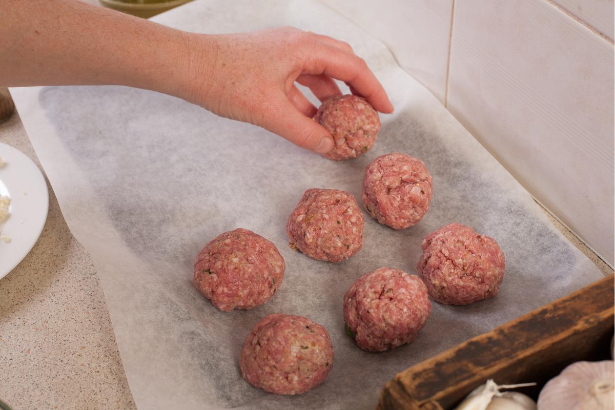 Zabudnite na nudné kotlety: za pár hodín premeníme mleté mäso na slávnostné jedlo