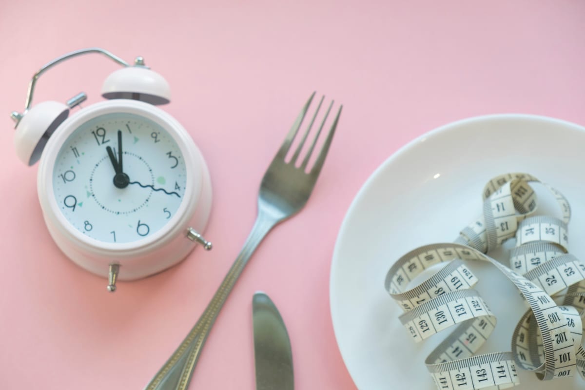 Veda to potvrdzuje: intervalové hladovanie bez zníženia množstva konzumovaného jedla nemá žiadny prínos pre metabolizmus.