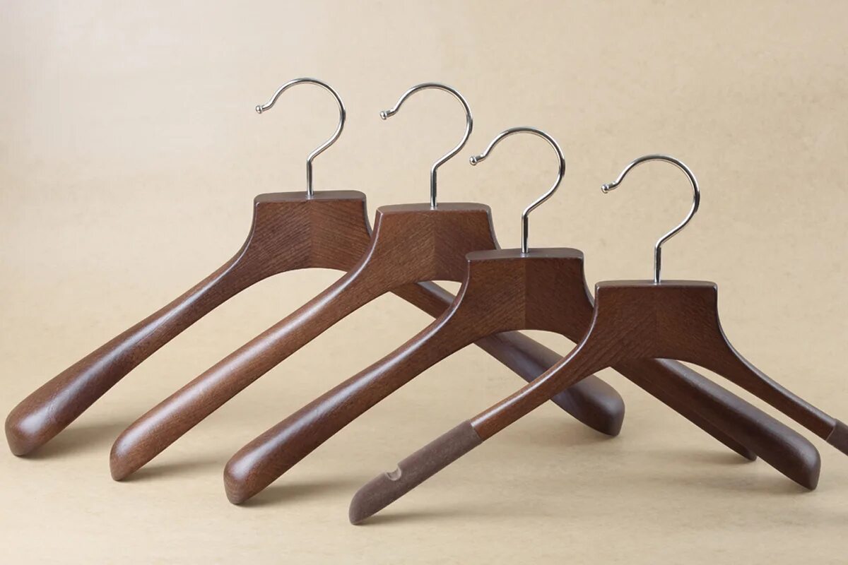 5 dôvodov, prečo by ste mali zavesiť vešiak na oblečenie v kuchyni.