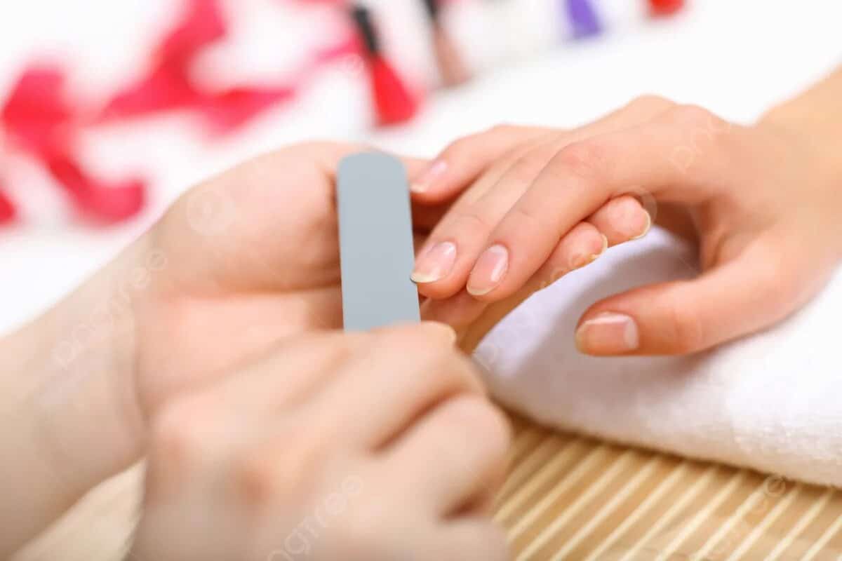 Hybridné nechty postupne vychádzajú z módy. Ale tento manikúr je teraz veľmi populárny.