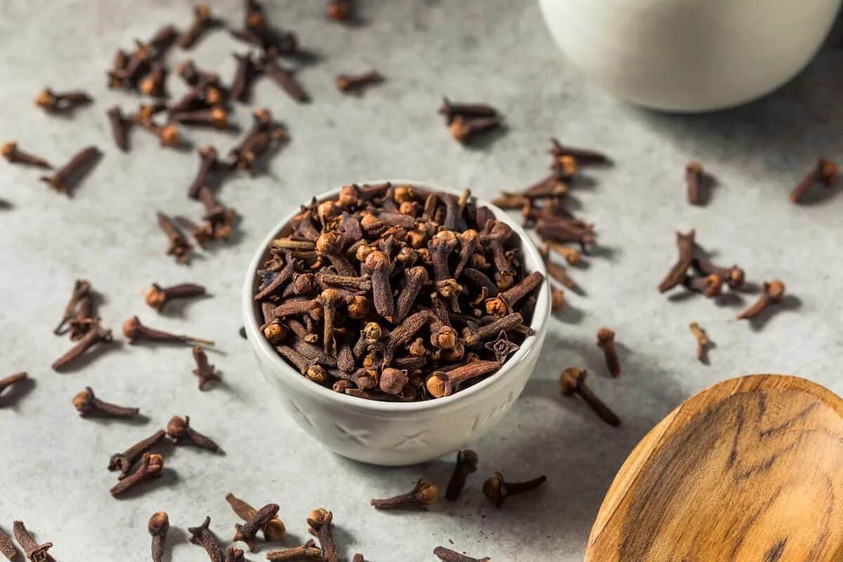 Z nich varím čaj na zlepšenie trávenia a zníženie vysokej hladiny cholesterolu. Pomáha to aj pri vysokej hladine cukru v krvi.