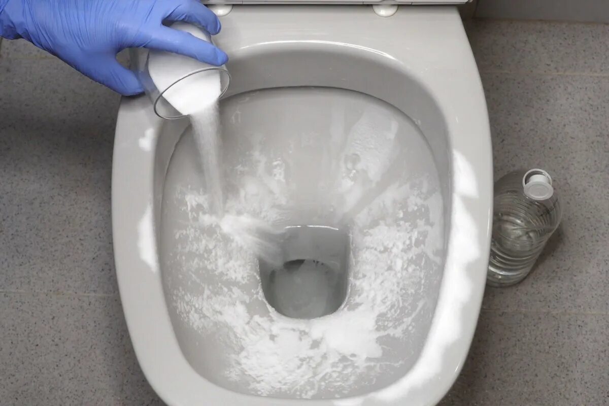 Jedna kvapka tohto toaletného prostriedku má silný účinok na záchodovú misu a odstraňuje nepríjemný zápach