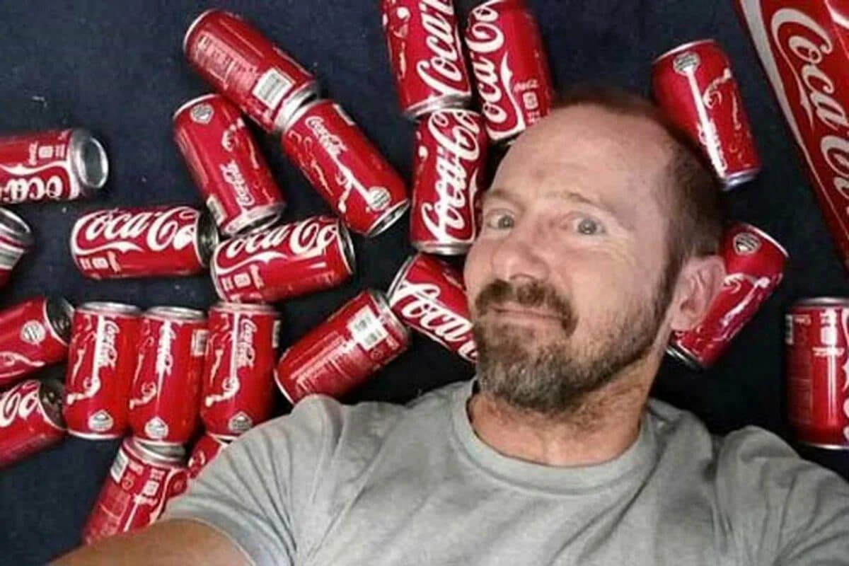 Koľko šálok kávy obsahuje jedna fľaša Coca-Coly?