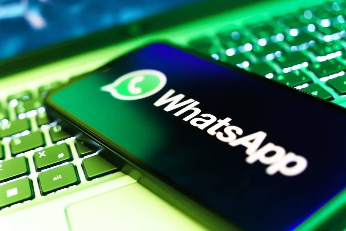 Brusel obviňuje Meta z blokovania konkurencie v oblasti umelej inteligencie v WhatsApp.