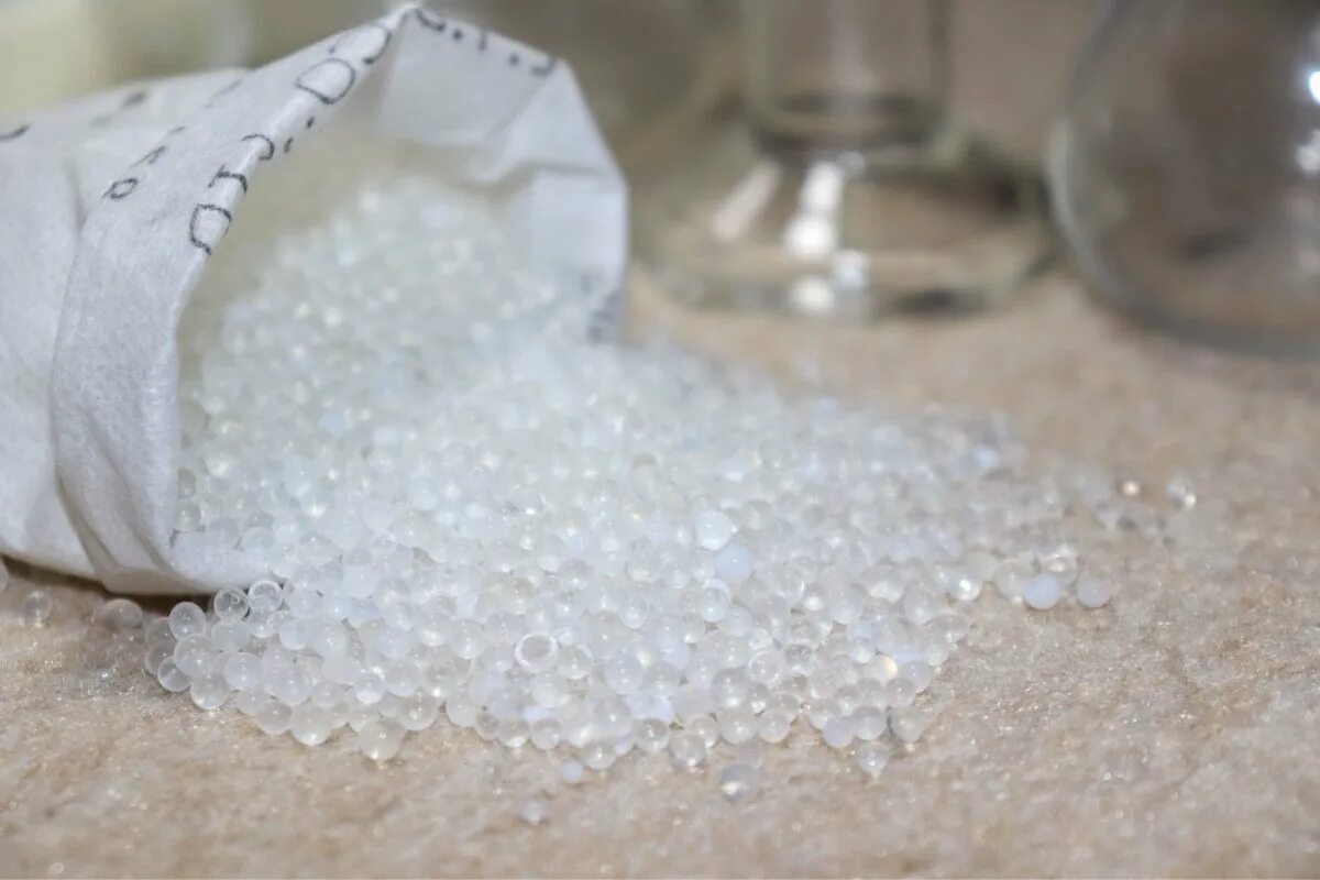 Zbieram vrecúška so silikagélom. Používam ich na toľko rôznych účelov, že mi z toho ide hlava okolo.