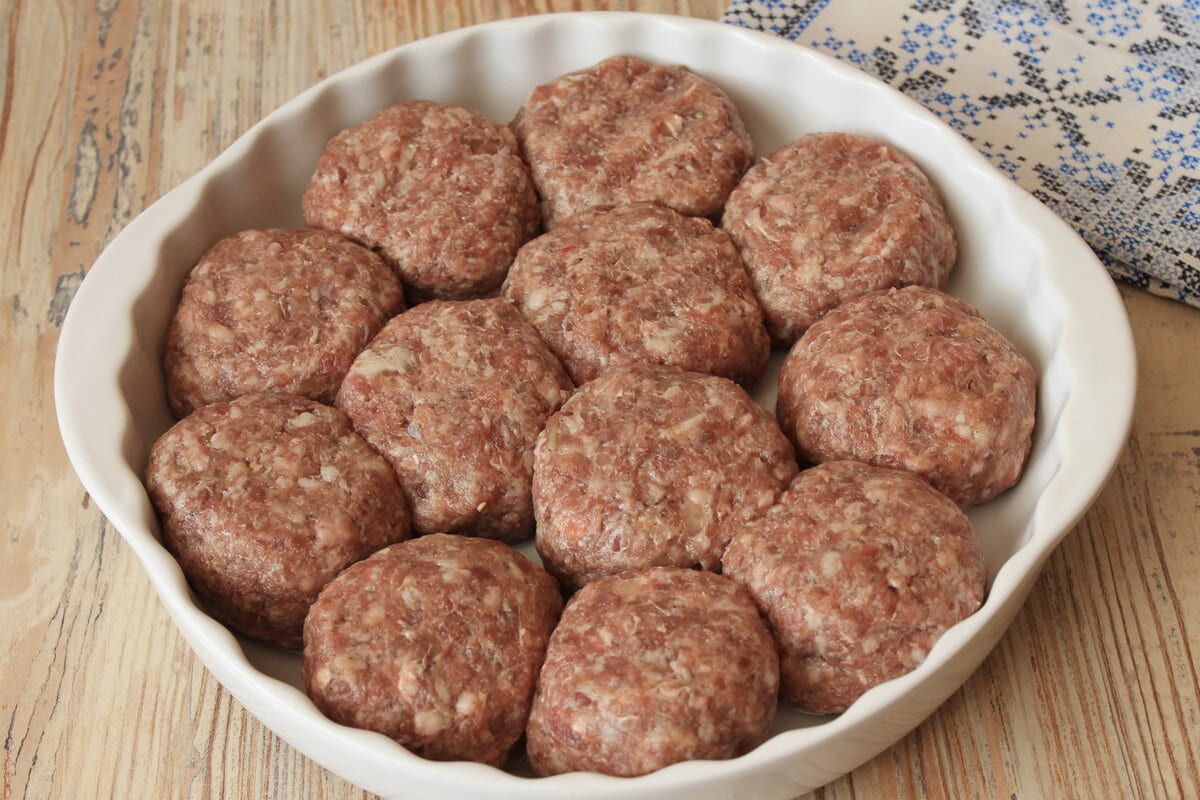 Zabudnite na nudné kotlety: za pár hodín premeníme mleté mäso na slávnostné jedlo