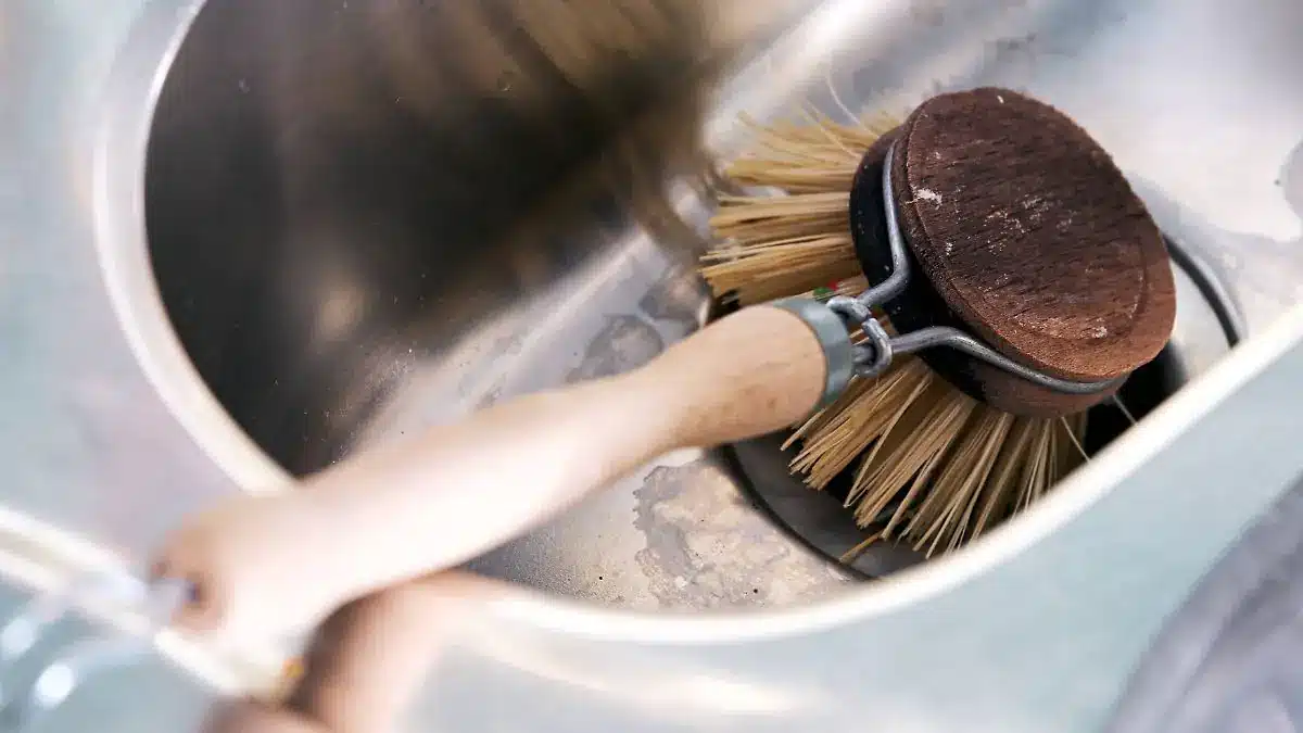 Ako vrátiť umývadlu lesk bez drahých nástrojov: ako ho opäť rozžiariť a ako nové.