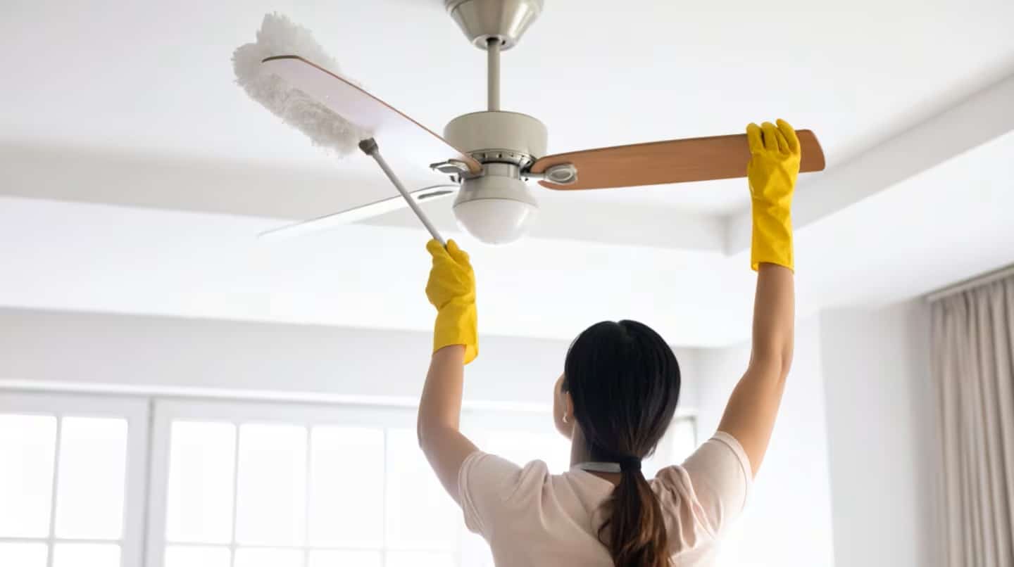 Ani vysávač, ani bielidlo: ako ľahko a bez poškodenia vyčistiť stropný ventilátor.