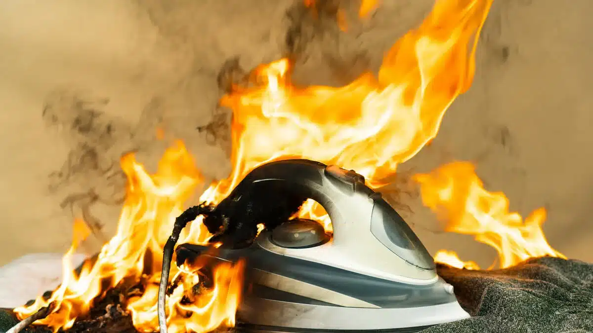 7 zariadení, ktoré je potrebné pred odchodom z domu odpojiť od elektrickej siete.