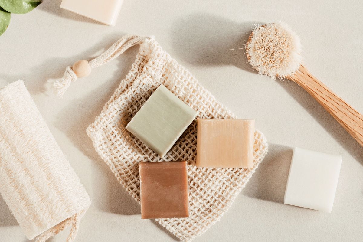 Prestaňte vyhadzovať mydlové zvyšky: premeňte ich na užitočné čistiace prostriedky.