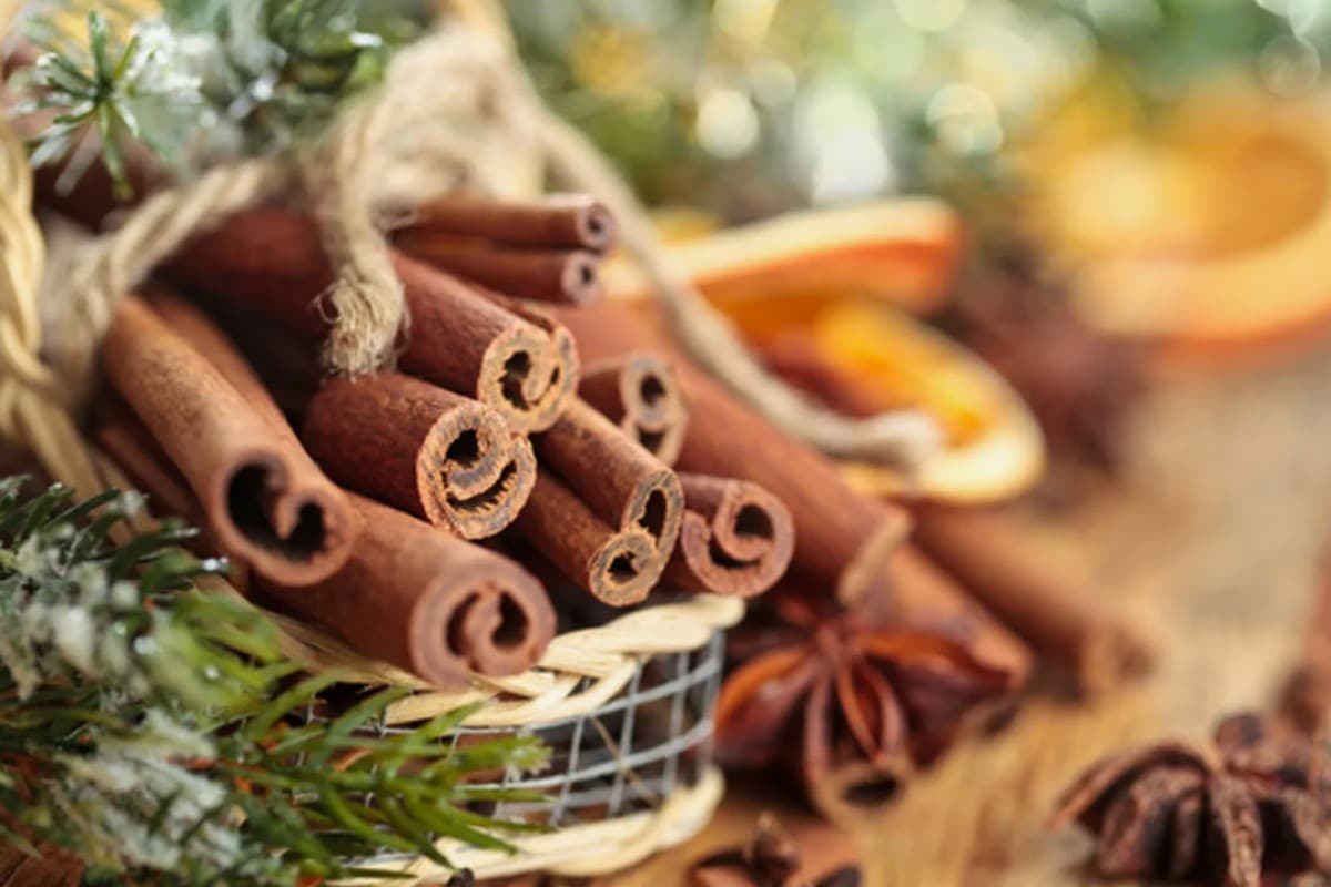 Prelejte do hrnca a zohrejte. Váš byt bude nádherne voňať zimným čajom.